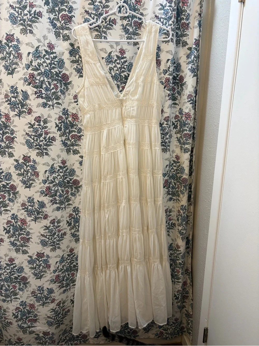 Abercrombie & Fitch Ivory Tiered Maxi Dress V-Neck Sleeveless